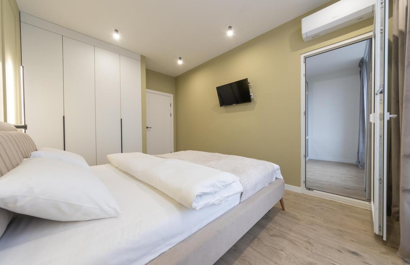Luxury apartment near metro station Osokorky Kiev Eksteriør bilde