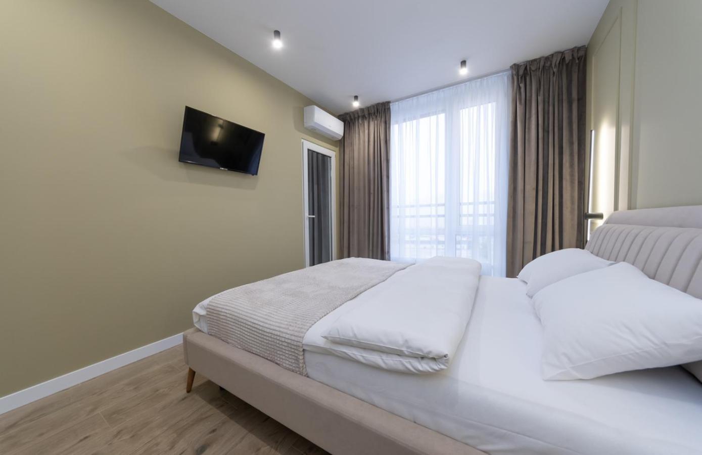 Luxury apartment near metro station Osokorky Kiev Eksteriør bilde