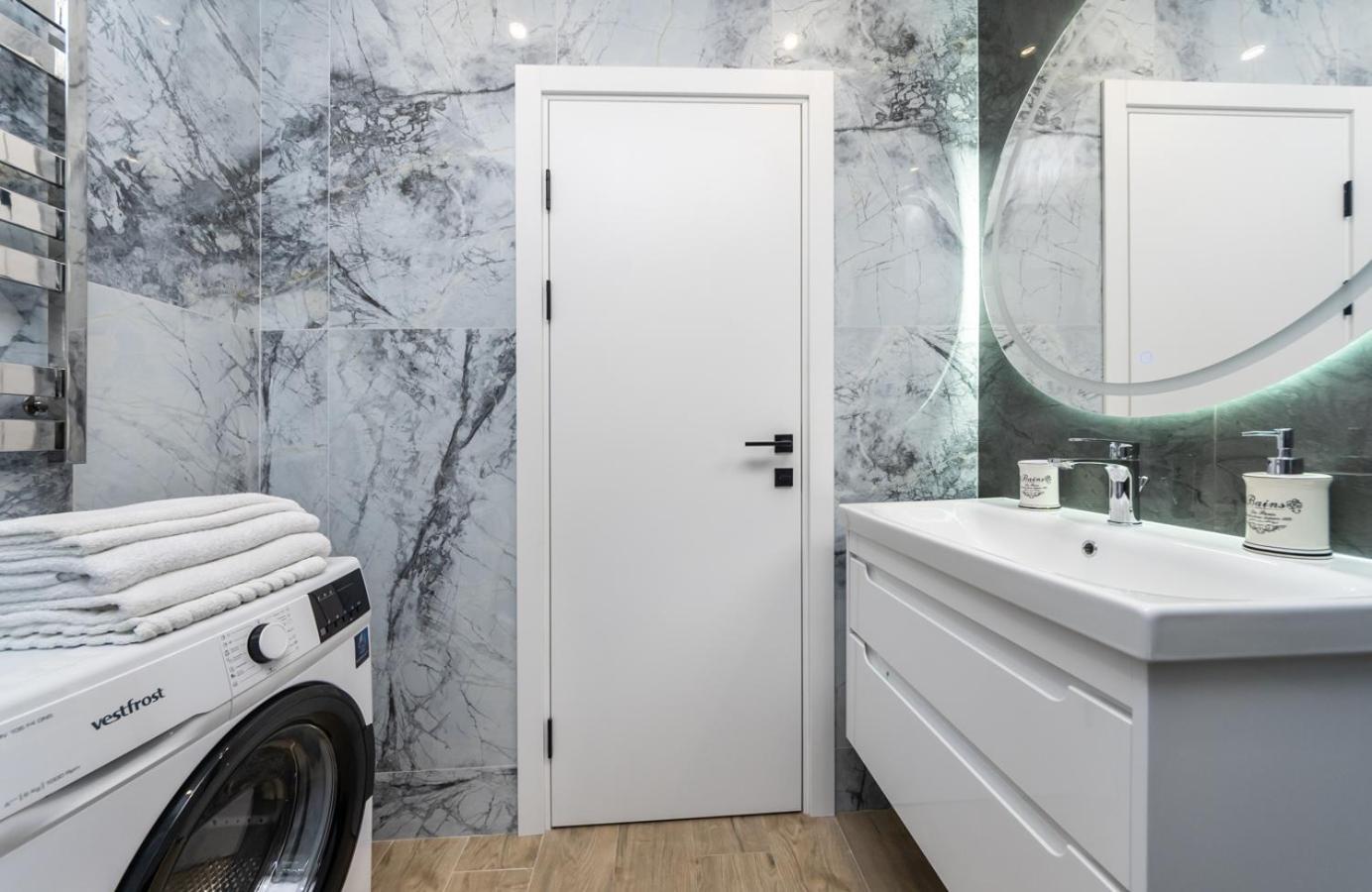 Luxury apartment near metro station Osokorky Kiev Eksteriør bilde